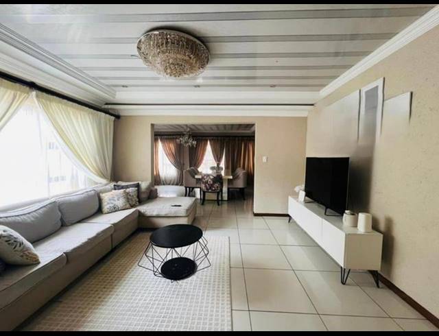 3 BEDROOM HOUSE FOR SALE IN THE ORCHARDS